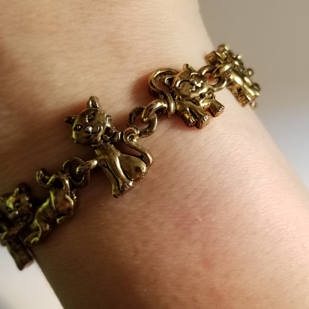 Relisted -Vintage cat bracelet Gold Tone playful kitty BG - Picture 5 of 15